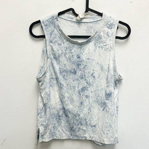 Lululemon tank - Picture 1 of 4